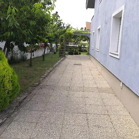 Апартаменты Comfortable, Family-friendly And Located